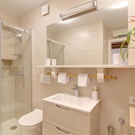 Gem Apartment *